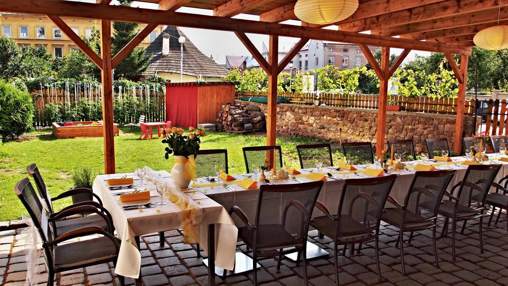 Moravská Třebová Excalibur Penzion A Restaurace מראה חיצוני תמונה
