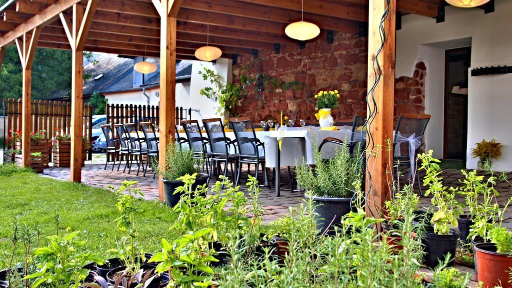Moravská Třebová Excalibur Penzion A Restaurace מראה חיצוני תמונה
