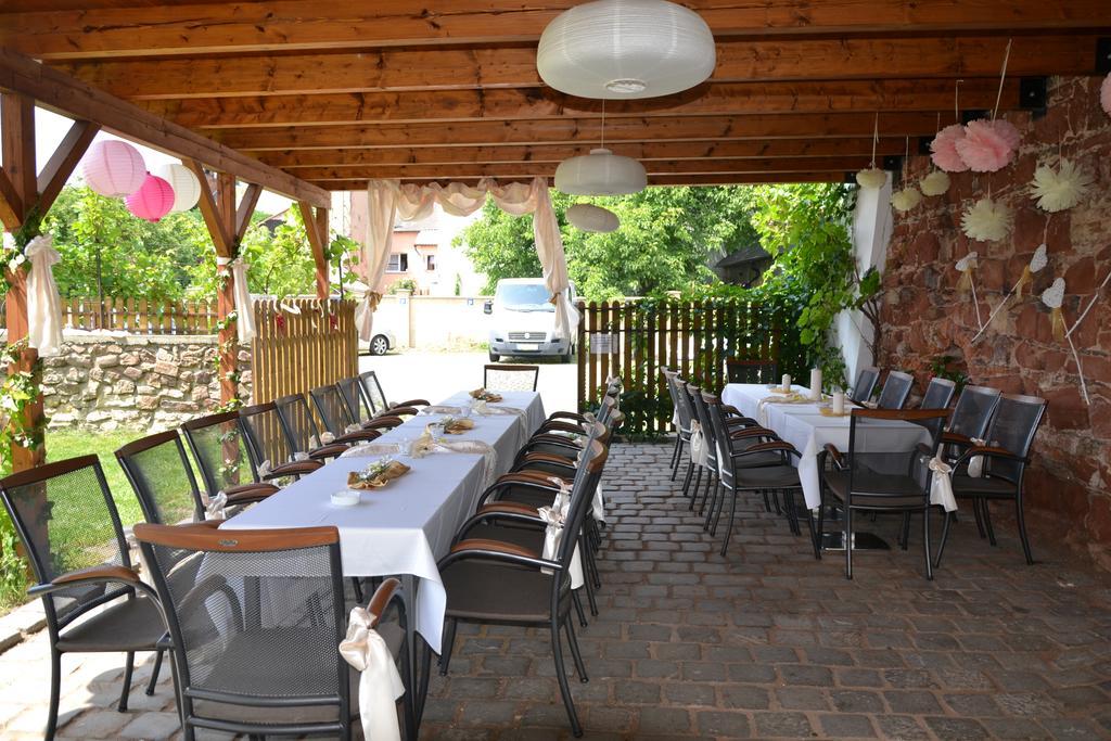 Moravská Třebová Excalibur Penzion A Restaurace מראה חיצוני תמונה