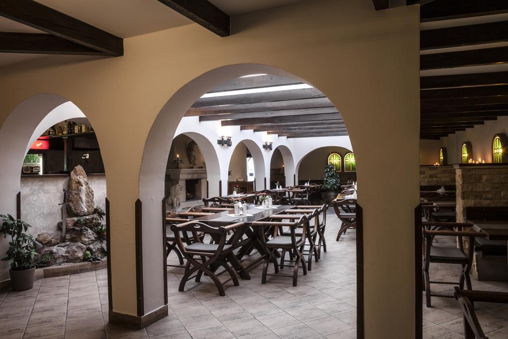 Moravská Třebová Excalibur Penzion A Restaurace מראה חיצוני תמונה