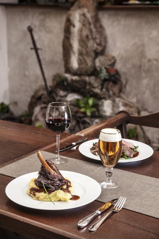 Moravská Třebová Excalibur Penzion A Restaurace מראה חיצוני תמונה