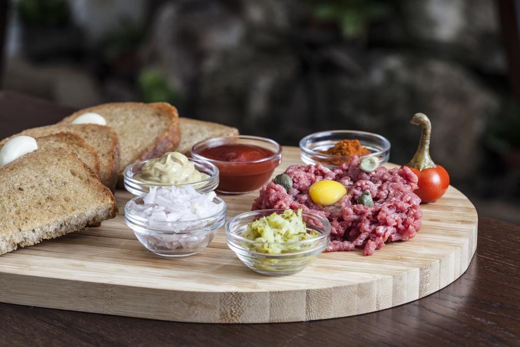 Moravská Třebová Excalibur Penzion A Restaurace מראה חיצוני תמונה